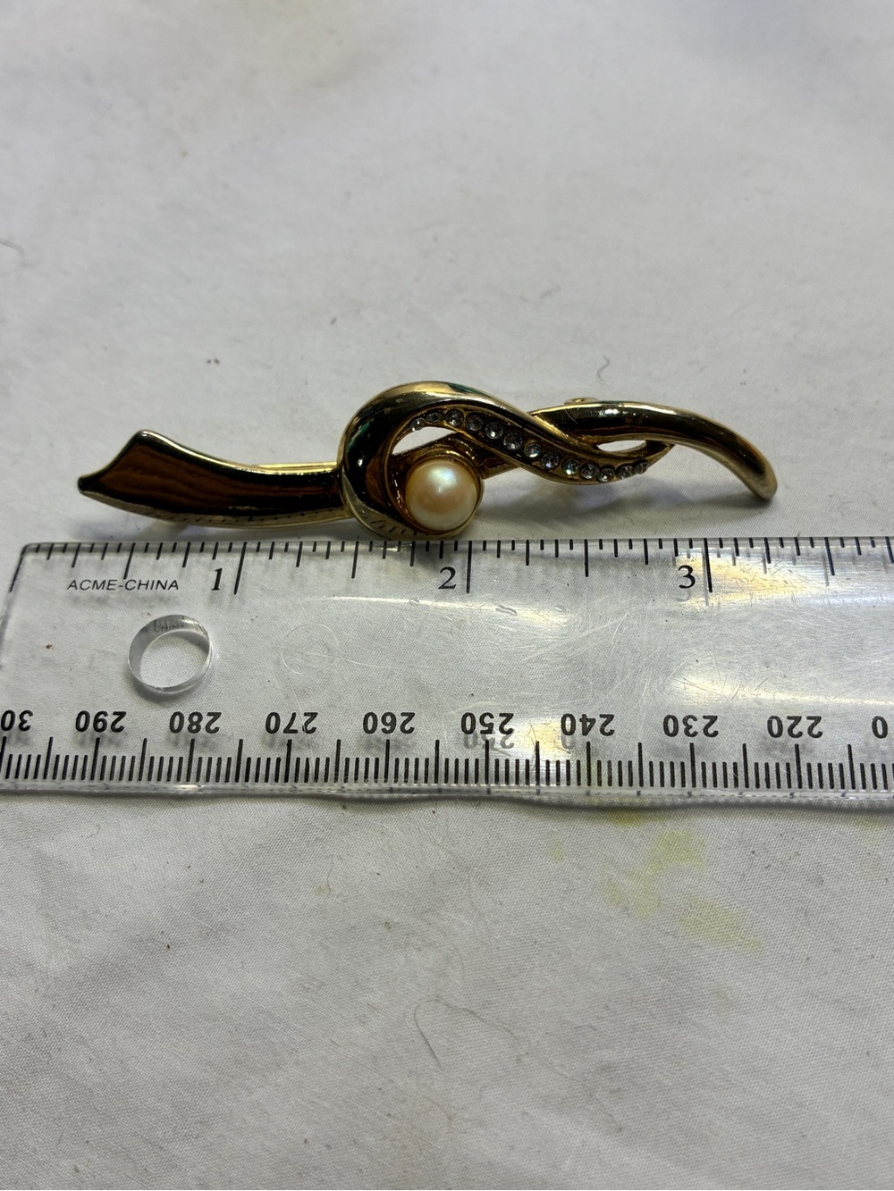 Vintage Faux Pearl Ribbon Brooch Crystal Rhinestone Gold Tone 1980s 3” - Picture 3 of 7